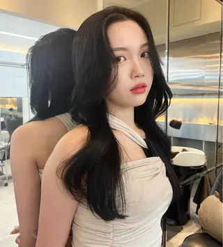 ロング カラー レイヤーカット 新宿🤍Maiのヘアスタイル