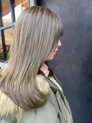 ロング カラー 比嘉 陽のヘアスタイル