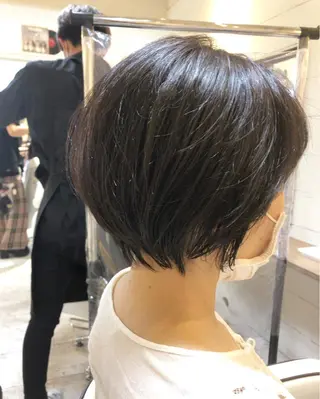 ショート esse大阪茶屋町店所属・レイヤーカット 新井田陽寿のヘアスタイル