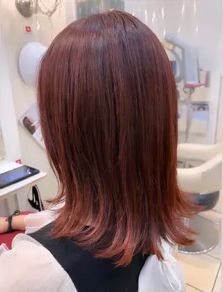 セミロング カラー 岩本 菖のヘアスタイル