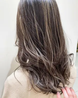 ロング カラー 細めハイライト🩶 ボブ/レイヤーカットのヘアスタイル