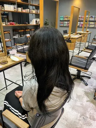 カラー yuto /ブリーチ /艶カラー/縮毛矯正のヘアスタイル