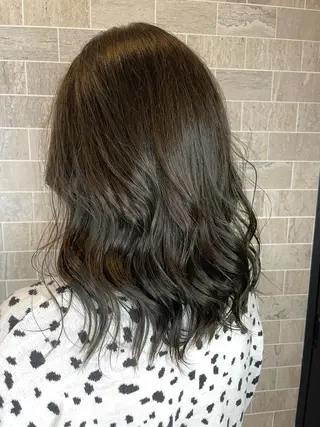 セミロング ブリーチ毛矯正.髪質 改善.髪にドラマをのヘアスタイル