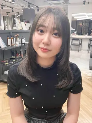 ミディアム 岸本 理希のヘアスタイル