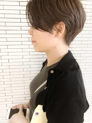 ショート カラー マエダ リョウのヘアスタイル