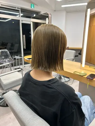 ミディアム ルネ所属・切りっぱなしボブ グレージュ/福田梢のヘアスタイル