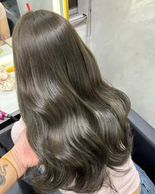 ロング カラー Ria OSAKA所属・Assistant MOEのヘアスタイル
