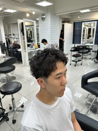 ショート パーマ メンズ フェザーパーマ職人 🪶ryosukeのヘアスタイル