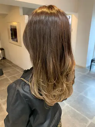 セミロング カラー 平 ちひろのヘアスタイル