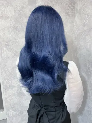 セミロング カラー ヘアアレンジ 寒色アイドルカラー JUNOチナツのヘアスタイル