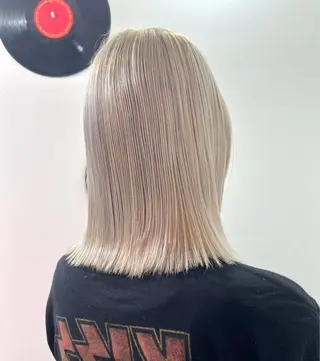 カラー ブリーチカラー×艶 🍨mihoのヘアスタイル