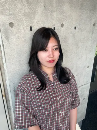 ミディアム レイヤー/透明感カラ ー/茅ヶ崎/momiのヘアスタイル