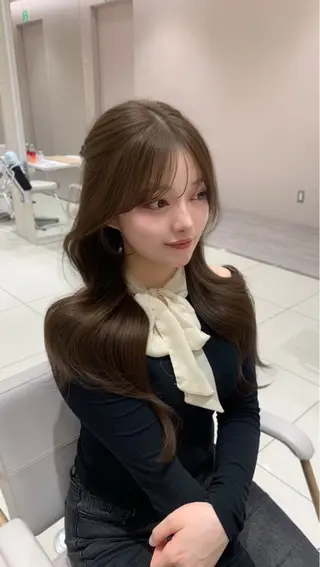 セミロング カラー ヘアアレンジ 小塩 萌々香のヘアスタイル
