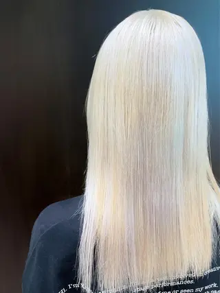 セミロング カラー EMANON新宿南口所属・🦄中性ウルフ ☁️Shiori🦄のヘアスタイル