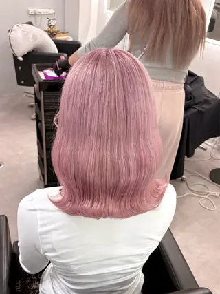 ミディアム カラー ミルクティーベージュ /ピンク/大阪/堀江のヘアスタイル