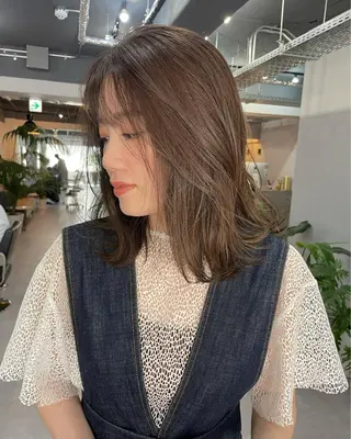 ミディアム カラー 倉辻 香奈子のヘアスタイル