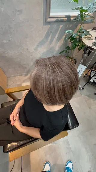 ミディアム motoトップカラー リスト/ブリーチカラのヘアスタイル