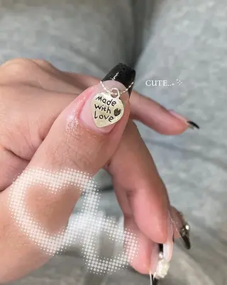 ネイル MINAMI໒꒱ Y2K、韓国ガーリーのネイルデザイン