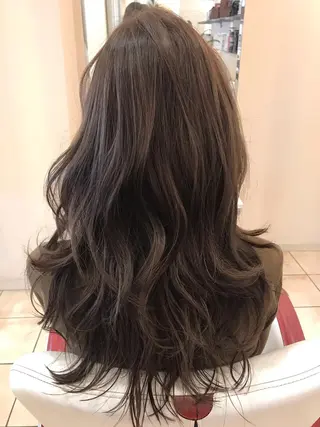 ロング 斎藤 彩香のヘアスタイル