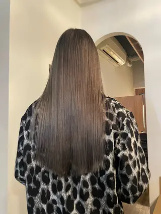 ロング カラー ウシロダ メグミのヘアスタイル