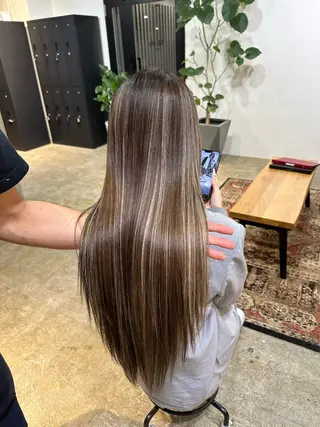 カラー Merly Osakaのヘアスタイル