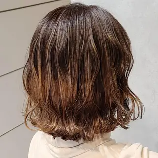 ミディアム 西田 理沙のヘアスタイル