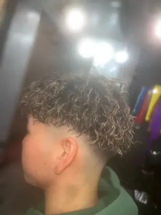メンズ 108 【ワンオーエイト】所属・✂︎横浜 関内 良輝 特殊ヘア💈のヘアスタイル