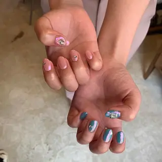 ネイル キラキラ オメメのネイルデザイン