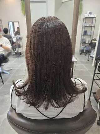 セミロング カラー 石川 ジェウンのヘアスタイル