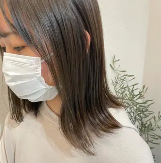 ミディアム カラー レイヤー　べージュ 白石研太のヘアスタイル