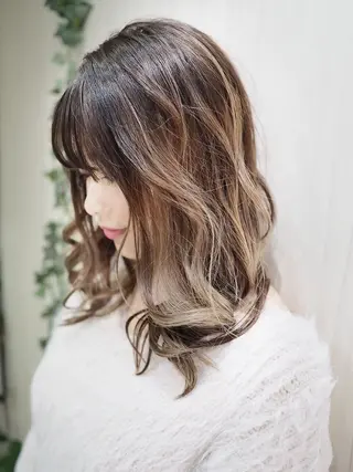 カラー カミタニ リオのヘアスタイル