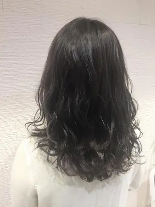 カラー 赤阪 優奈のヘアスタイル