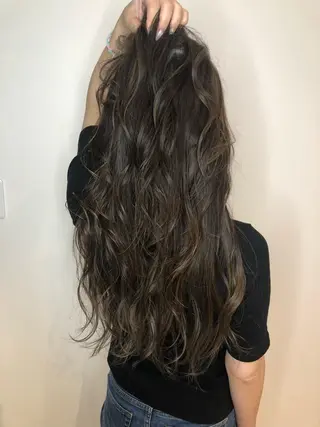 ロング カラー 小嶋 真滋のヘアスタイル