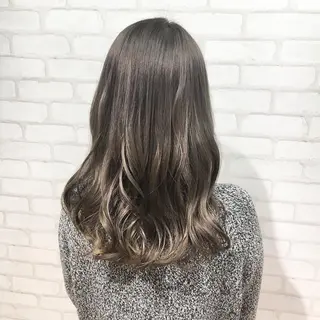 セミロング ミヤザキ タクトのヘアスタイル