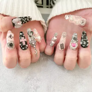 ネイル ゴテゴテ💙ワンホン リオナのネイルデザイン