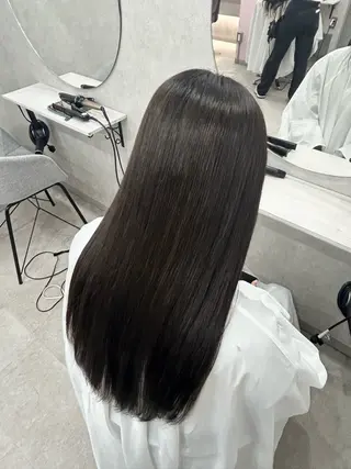 ロング カラー 七海 芽亜利のヘアスタイル