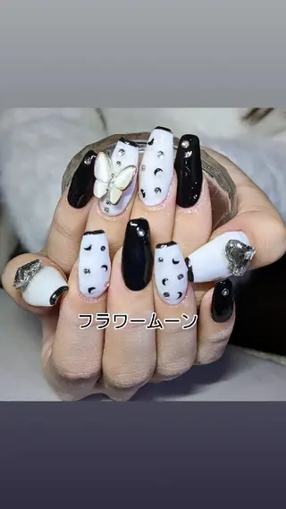 ネイル フラワー ムーンのネイルデザイン