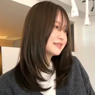 ミディアム 岸本 理希のヘアスタイル