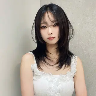 ミディアム ハッシュカット🖤 レイヤー/透けカラーのヘアスタイル