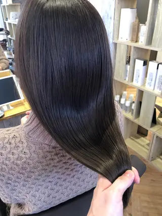 セミロング カラー 韓国🇰🇷レイヤー 映える顔周り🩷のヘアスタイル