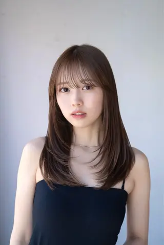 ロング レイヤーカット/ 前髪顔周りカットのヘアスタイル