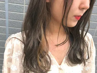 ロング カラー スズキ シオリのヘアスタイル