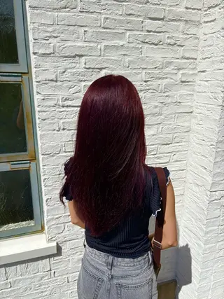 カラー タニグチ セナのヘアスタイル