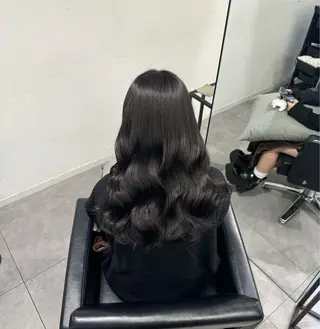 ロング カラー elu by AHNKISM所属・艶髪/ 透明感カラーのヘアスタイル