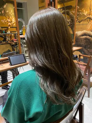 セミロング カラー FURUSHO所属・透明感カラー/ ツイスパ/小倉悠佑のヘアスタイル