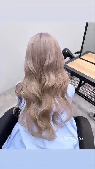 ロング カラー 𝑦𝑢𝑟𝑖𝑎 MIRAのヘアスタイル