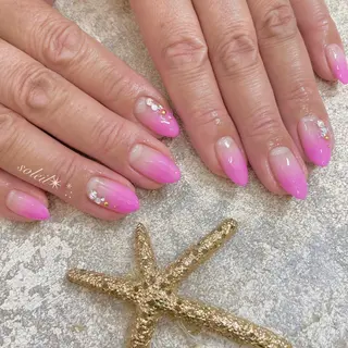 ネイル 粟津 美紀のネイルデザイン