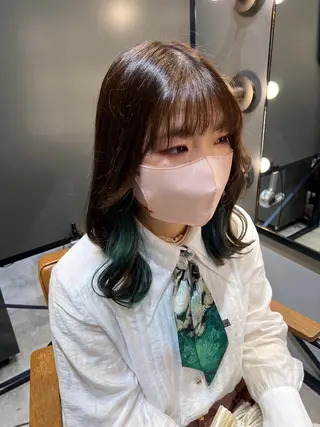 セミロング カラー ノイシキ サキのヘアスタイル