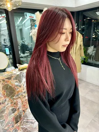 セミロング 切りっぱなしボブイヤ リングカラー清水隆央のヘアスタイル