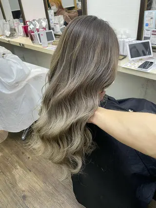 セミロング カラー ヒカ/外国人風 デザインカラーのヘアスタイル